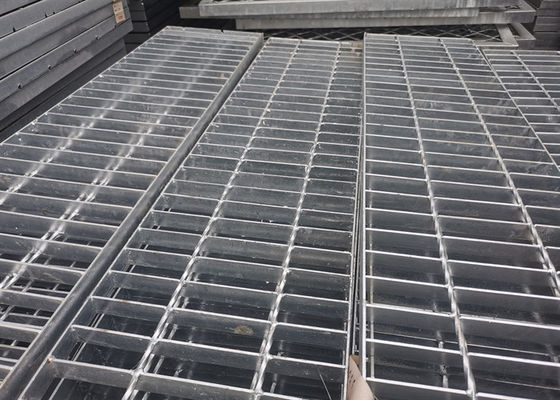 la calzada soldada con autógena 30*100m m Q235 de la reja de la barra galvanizó la reja de acero