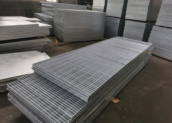 Resistentes galvanizados drenan rejas de acero inoxidables de la calzada de la rejilla 50m m