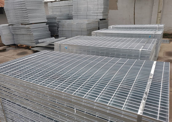 Resistentes galvanizados drenan rejas de acero inoxidables de la calzada de la rejilla 50m m