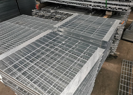 Malla galvanizada prueba de rejilla de acero de alta resistencia de la calzada de la resbalón de la plataforma 100m m