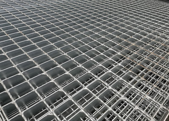 Piso galvanizado de la fábrica de productos químicos que ralla la soldadura de resistencia anti de presión de la resbalón