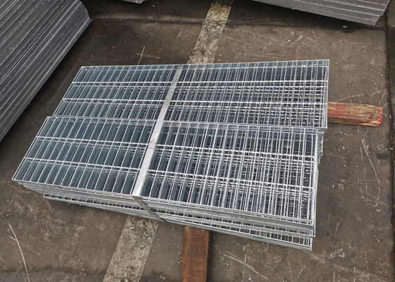 Piso galvanizado de la fábrica de productos químicos que ralla la soldadura de resistencia anti de presión de la resbalón