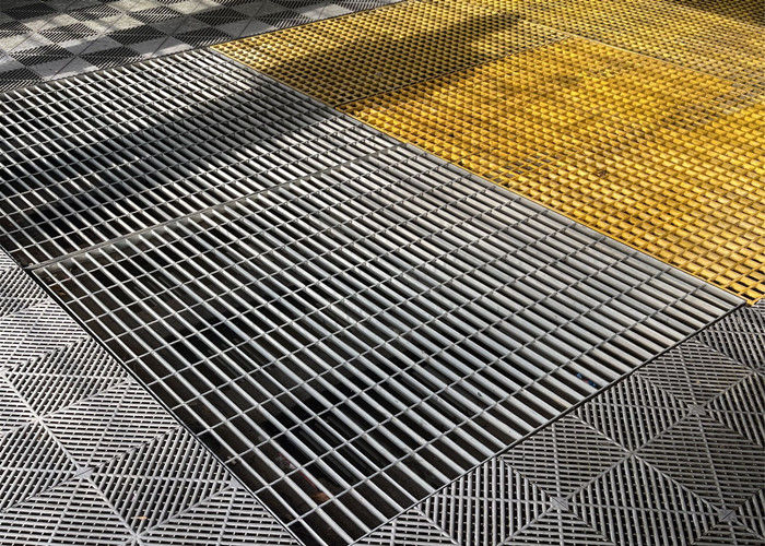 Piso de acero inoxidable 316 color plata que ralla 100mm*6m m para las centrales eléctricas