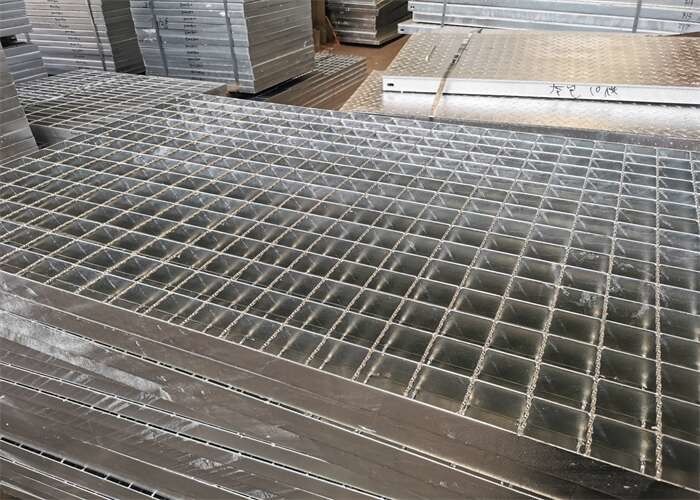 Anchura de acero de la reja 1250m m de la calzada de la corrosión anti para las fábricas de productos químicos
