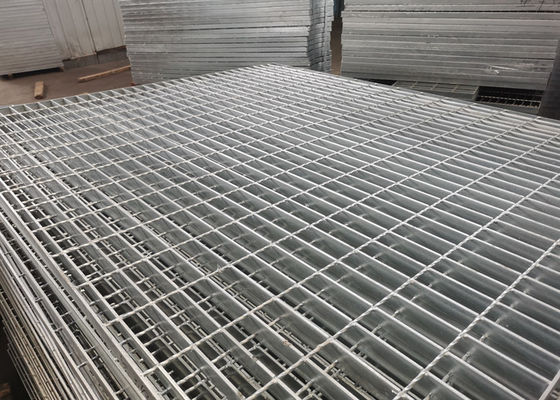 El piso de acero inoxidable de plata Q235 que rallaba la inmersión caliente galvanizó de alta resistencia